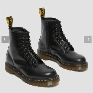 DR MARTENS 1460 Extreme Laces Polished Smooth Leather Black Boots